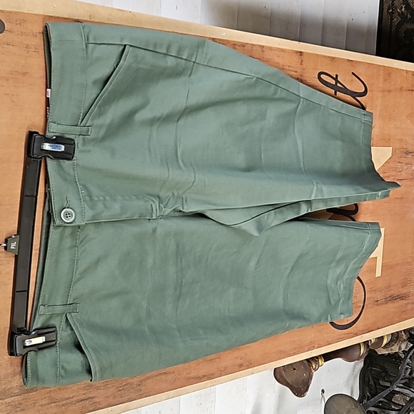 St. John's Bay Army Green Capris - Picture 10 of 10